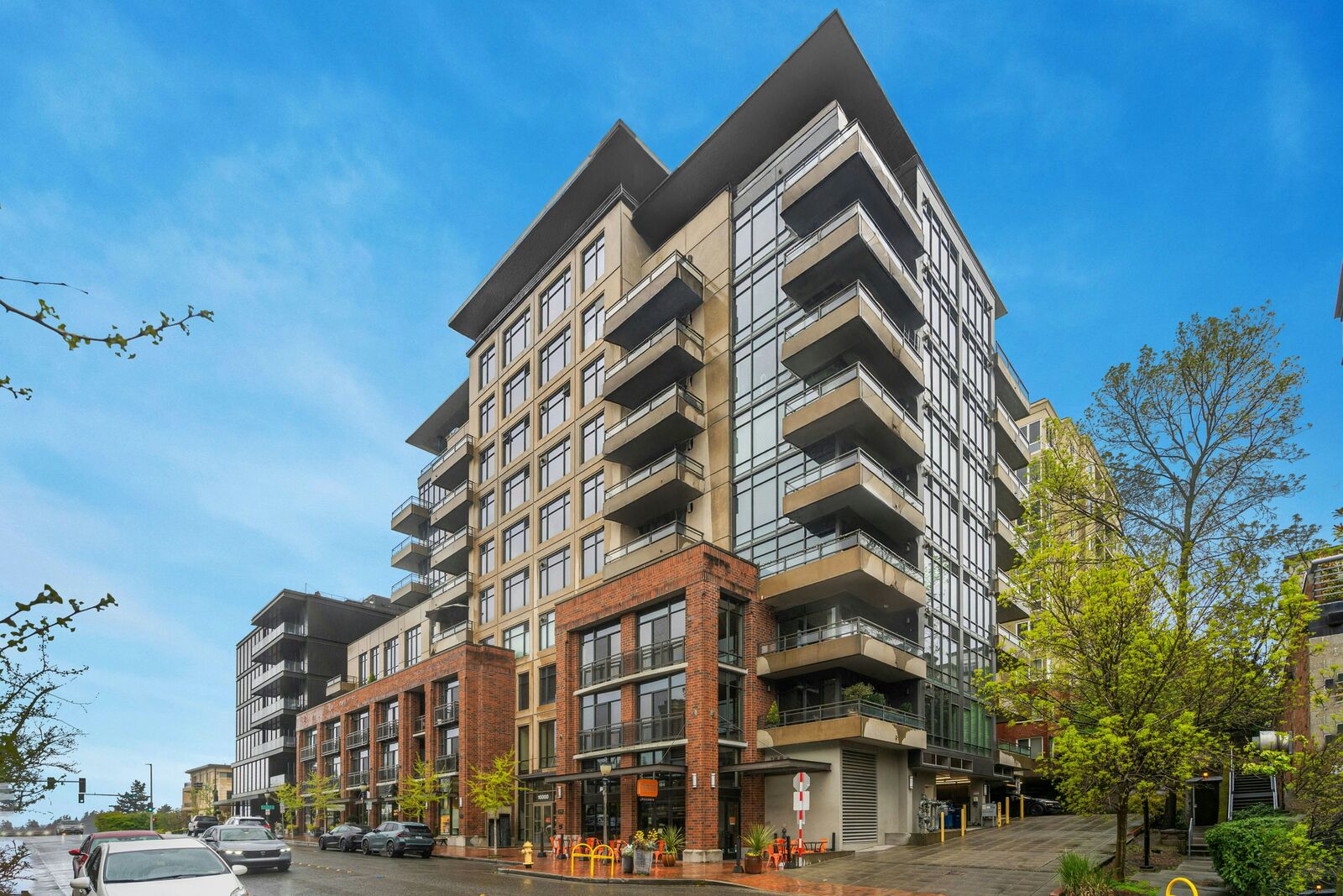 Property Photo:  10000  Main Street #605  WA 98004 