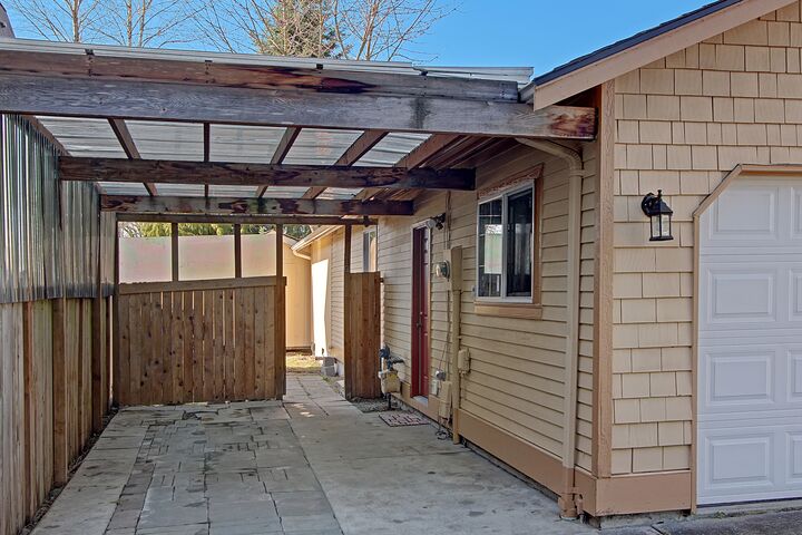 Property Photo: 906 Frontier Circle W WA 98258