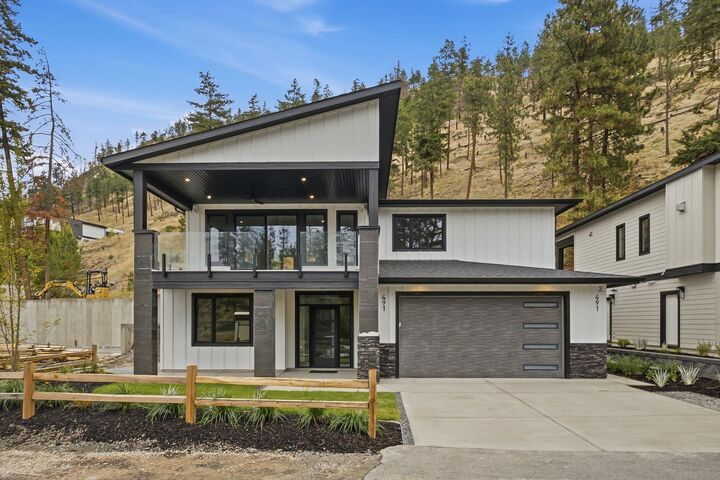 Property Photo:  491 Clifton Road North  BC V1V 1H1 