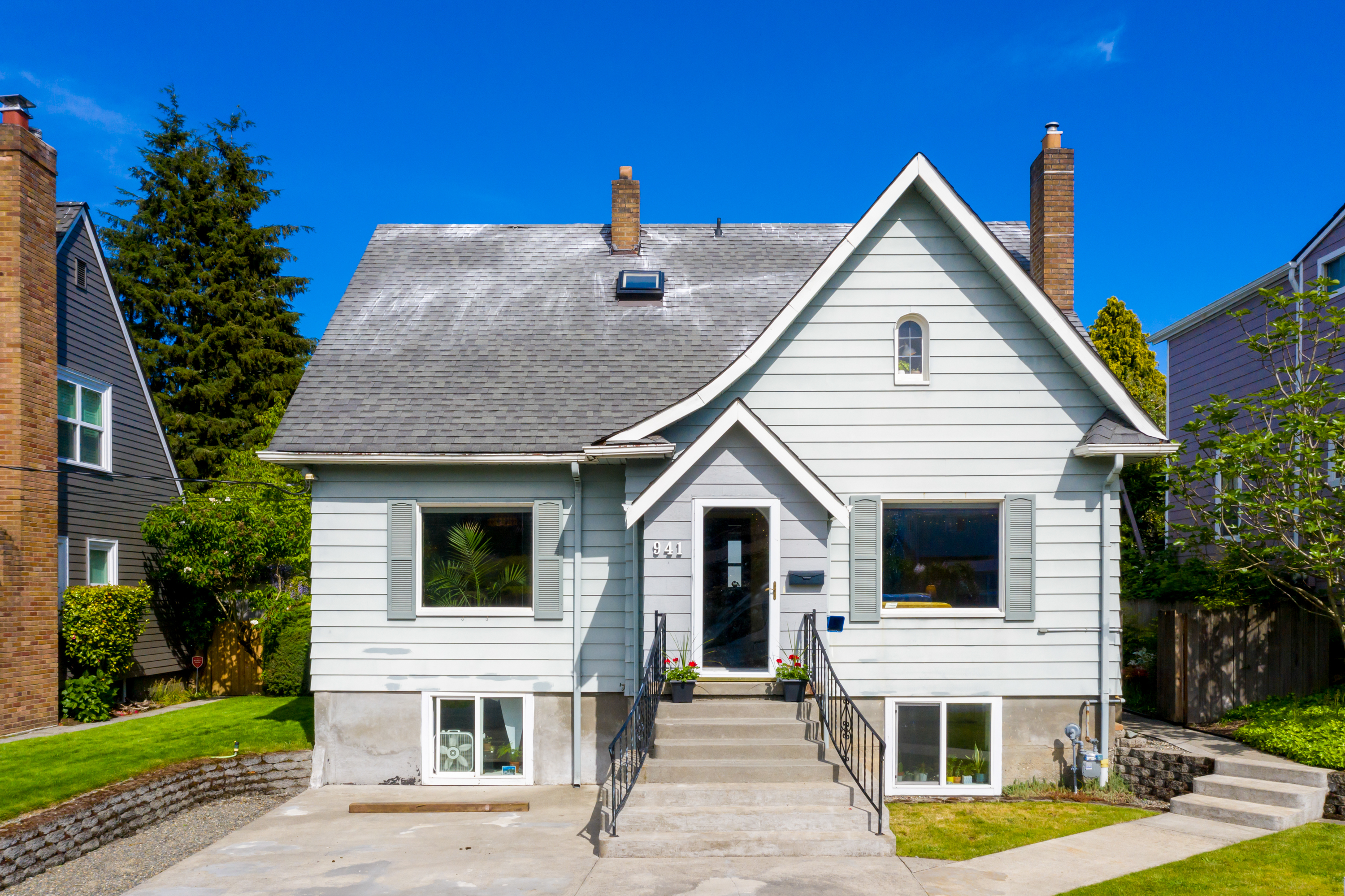 Property Photo:  941 N Alder St  WA 98406 