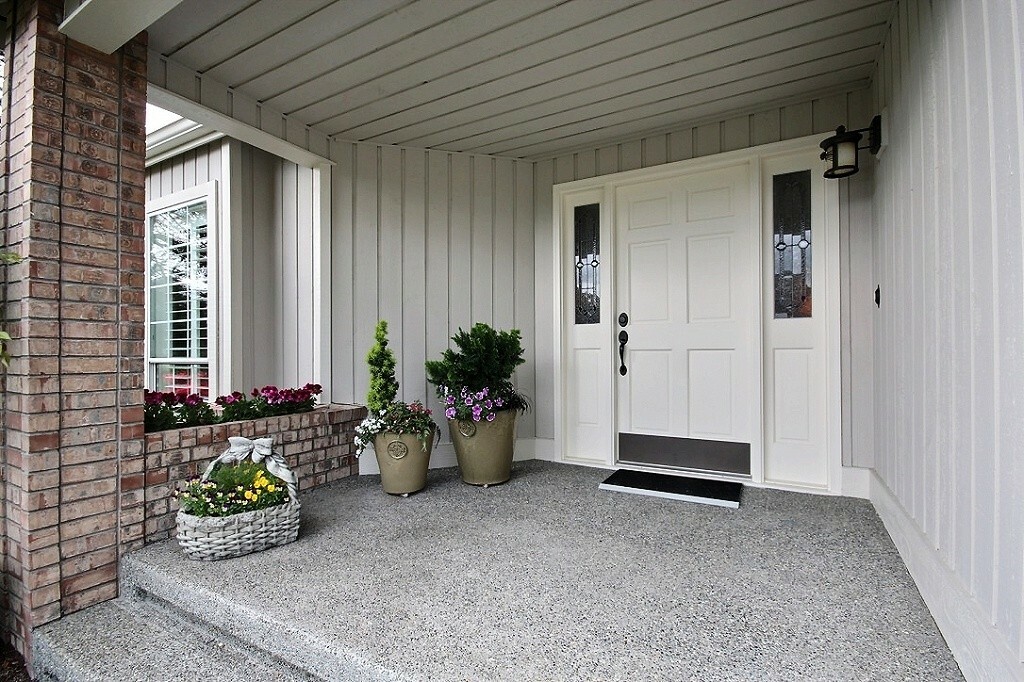 Property Photo: Front porch 13602 SE 186th Place  WA 98058 