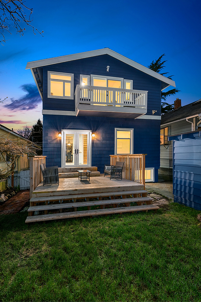 Property Photo:  4324 Thackeray Place NE  WA 98105 