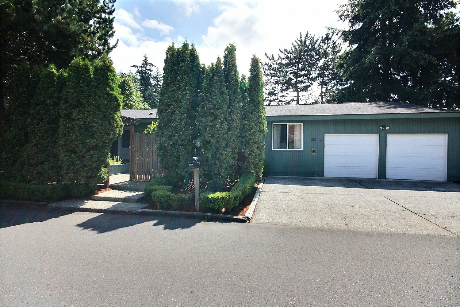 Property Photo:  8385 SE 34th St  WA 98040 