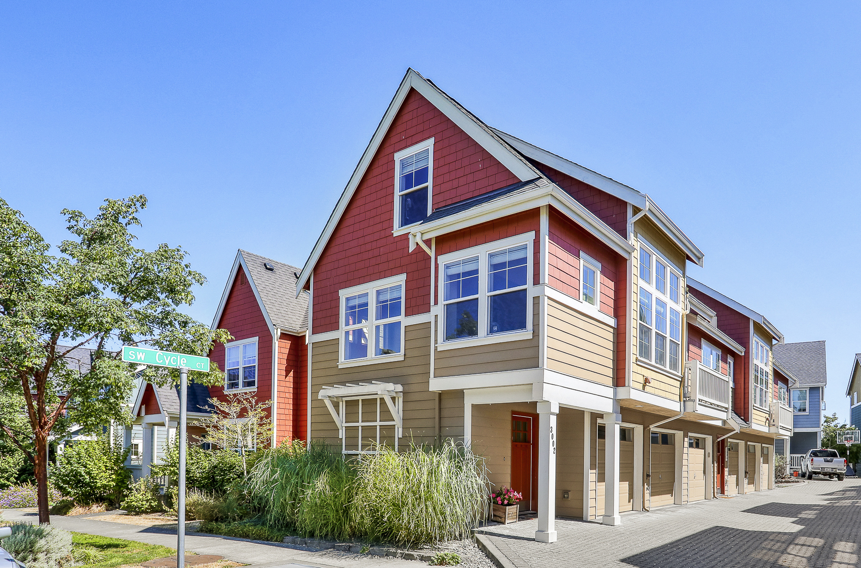Property Photo: 3002 SW Cycle Ct WA 98126