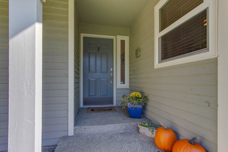 Property Photo: Entry 7807 NE 150th St WA 98028