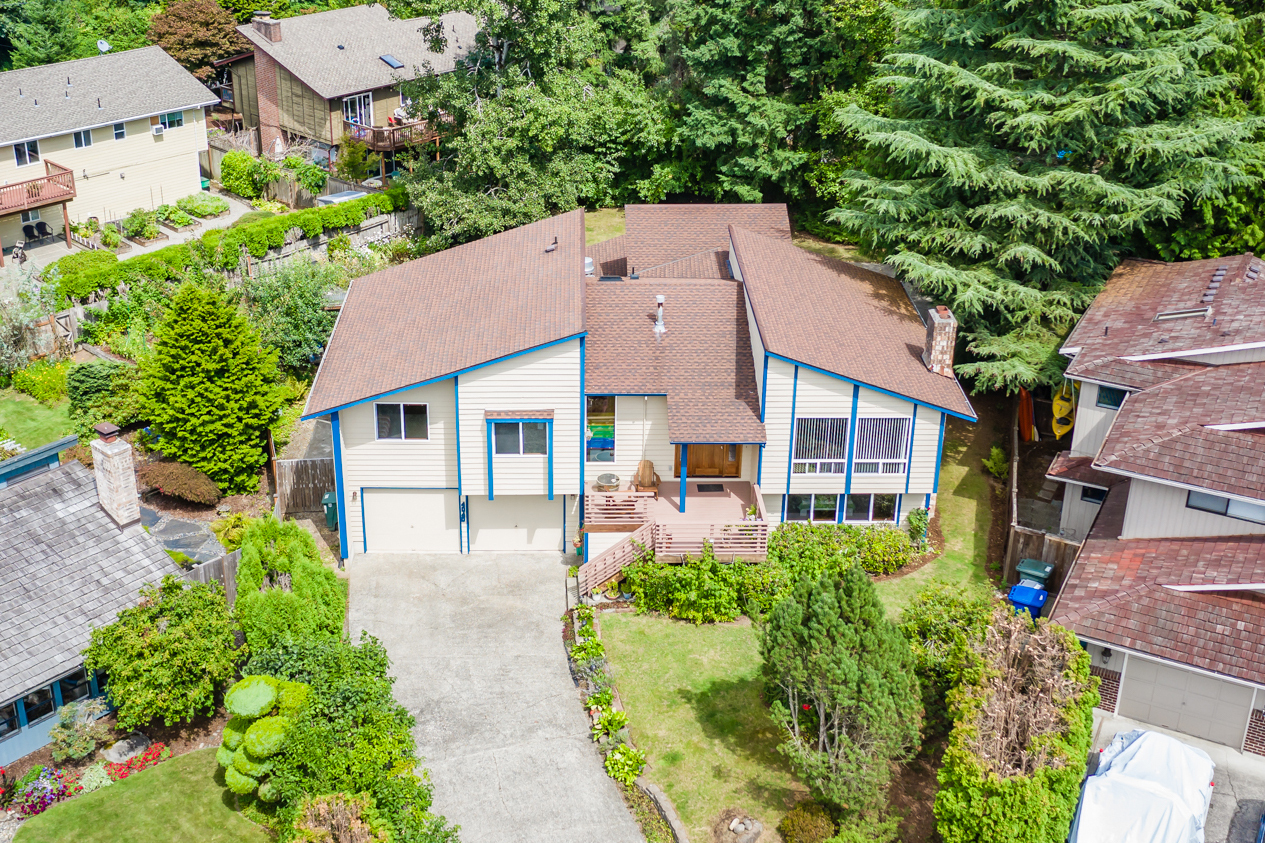 Property Photo:  4040 NE 204th St  WA 98155 