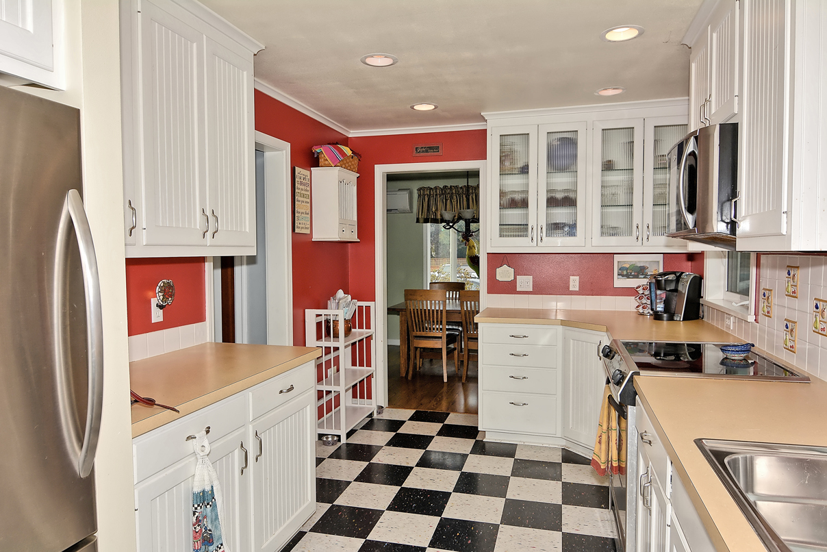 Property Photo: Kitchen 1920 3rd St WA 98270