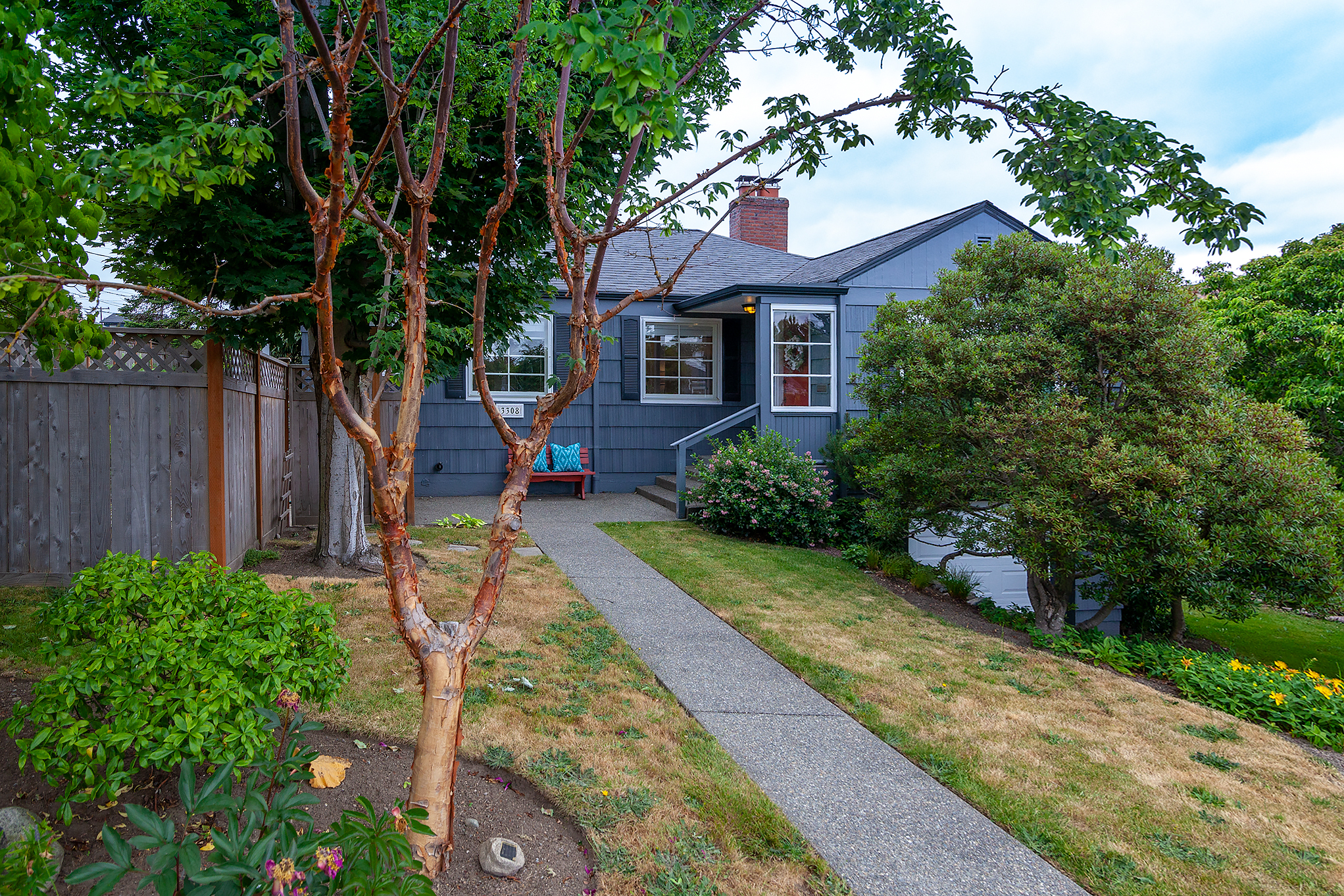 Property Photo: Magnolia Village Home 3308 W Crockett St  WA 98199 