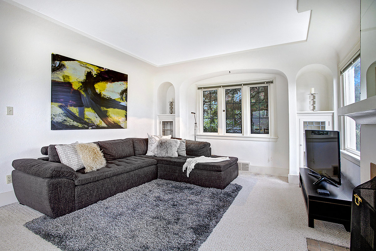 Property Photo: Lower unit (522) 520 Lee St WA 98109