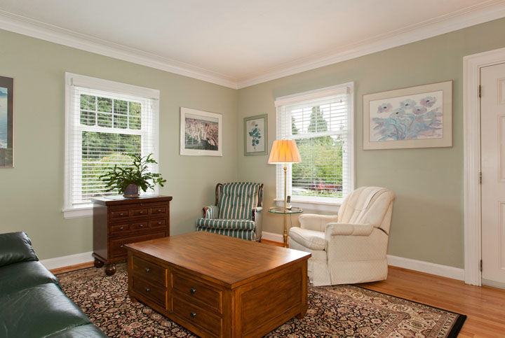 Property Photo: Living room 506 N 101st St  WA 98133 