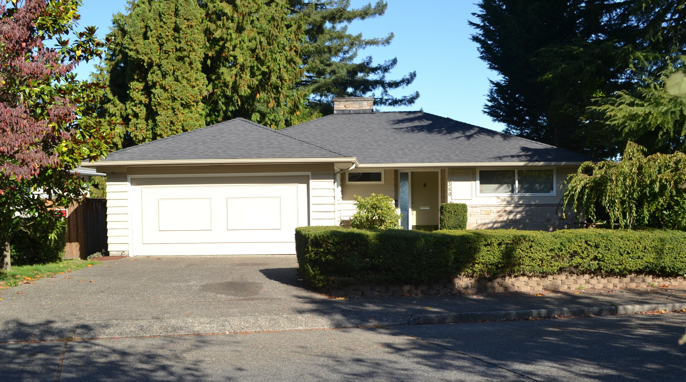 Property Photo:  360 Queen Anne Dr  WA 98109 