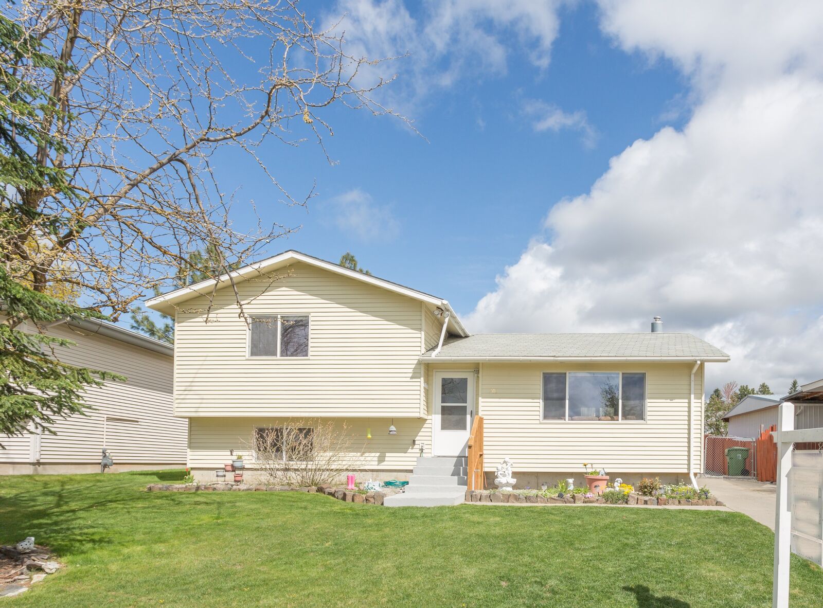 Property Photo: 703 E Saint Thomas Moore Way WA 99280-5726