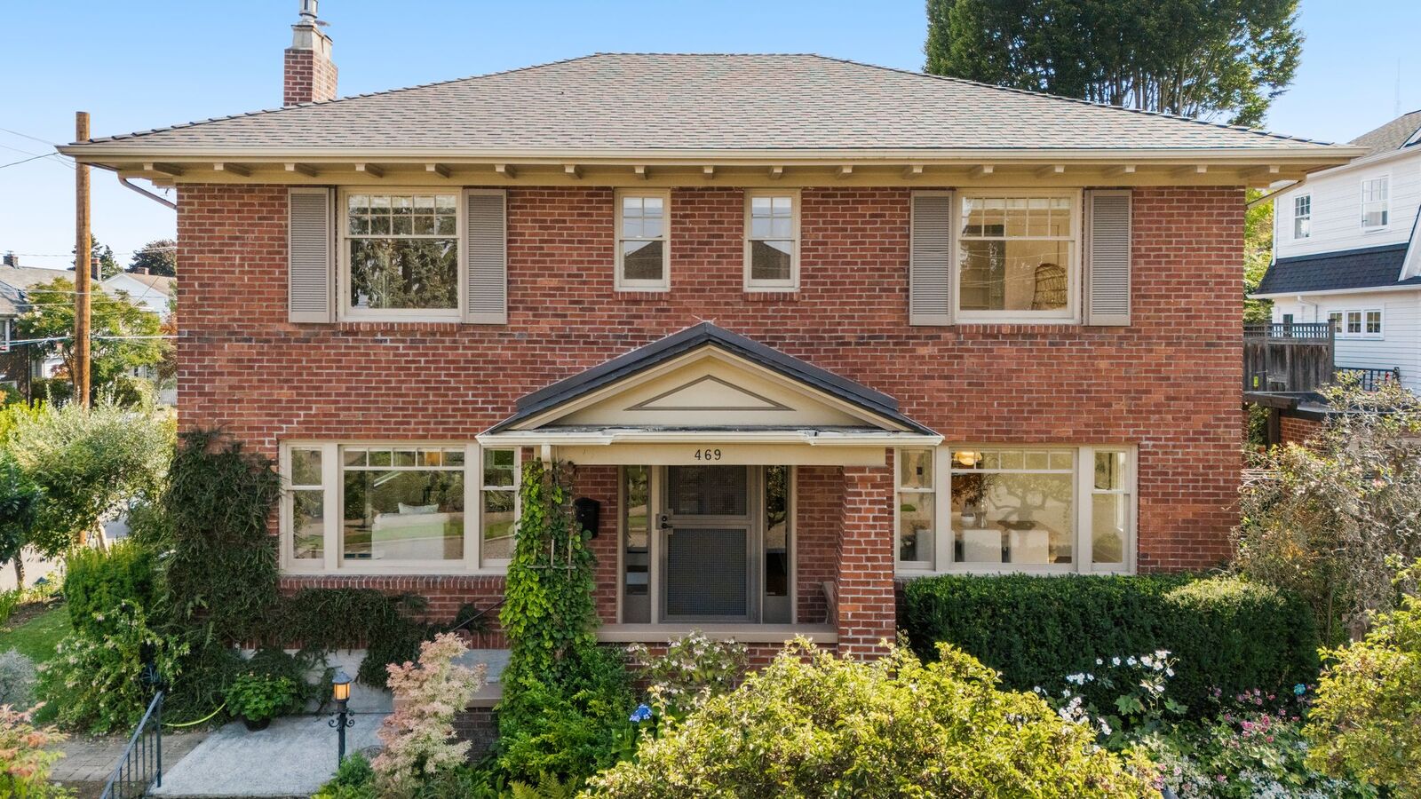 Property Photo:  469  Lynn Street  WA 98109 