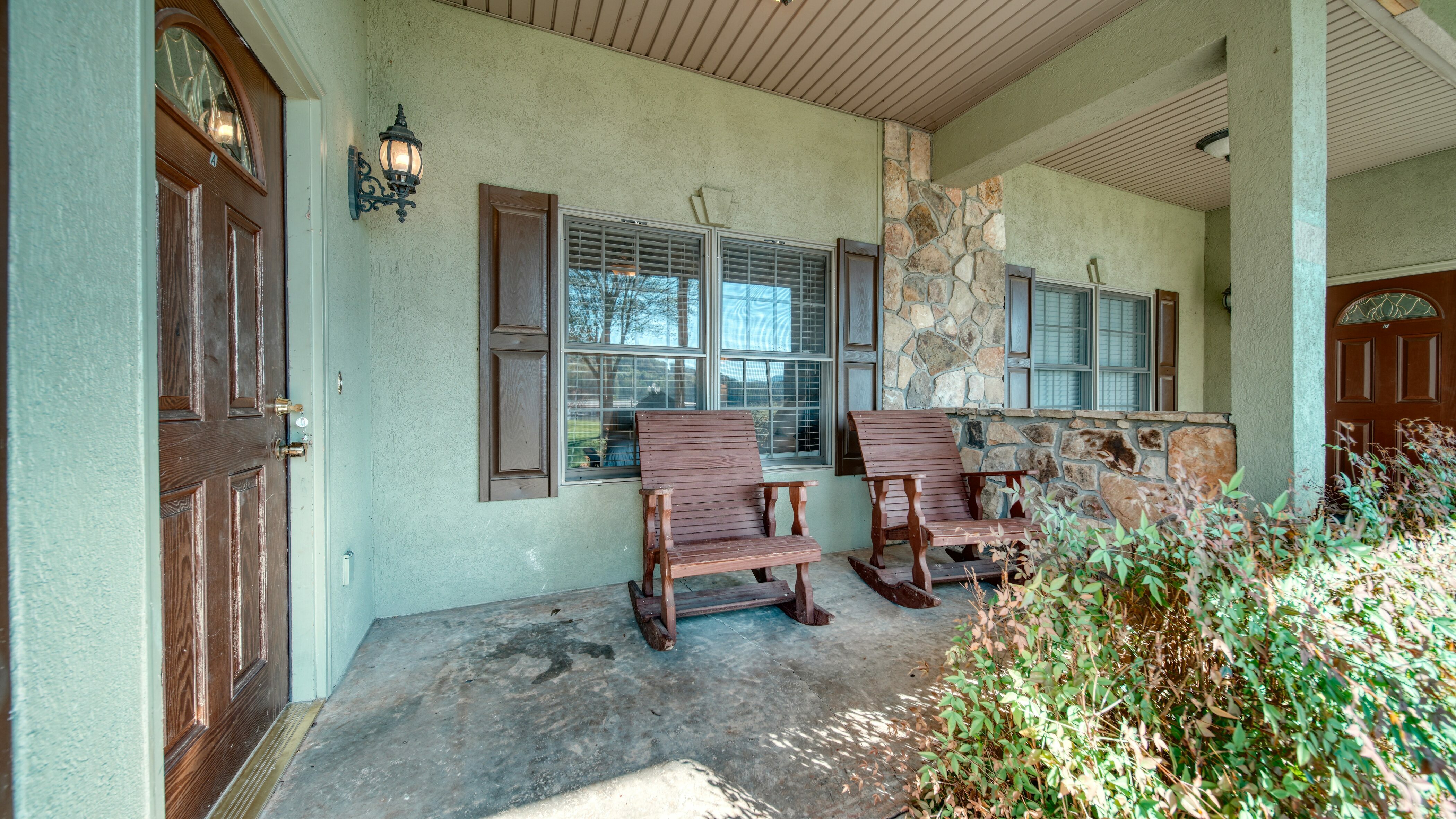 Property Photo: 1688 Lakeview Drive 1A GA 30582