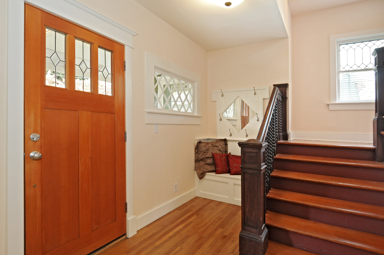 Property Photo: Foyer 706 33 Ave  WA 98122 