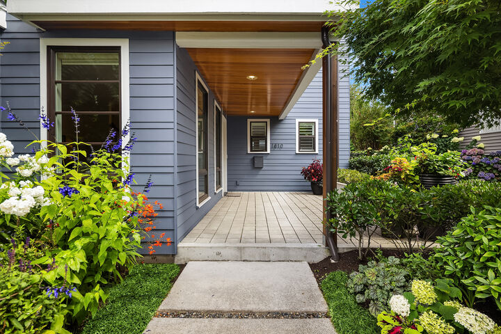 Property Photo:  1810  2nd Avenue N  WA 98109 