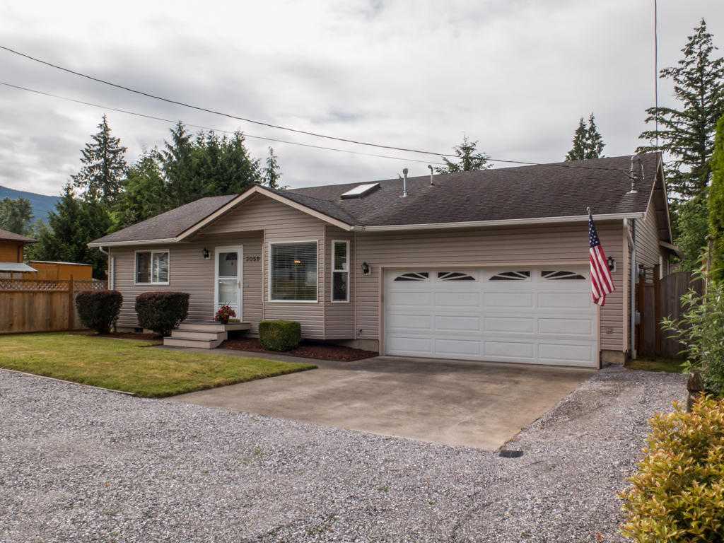 Property Photo: 3059 Ridgeview Dr WA 98284