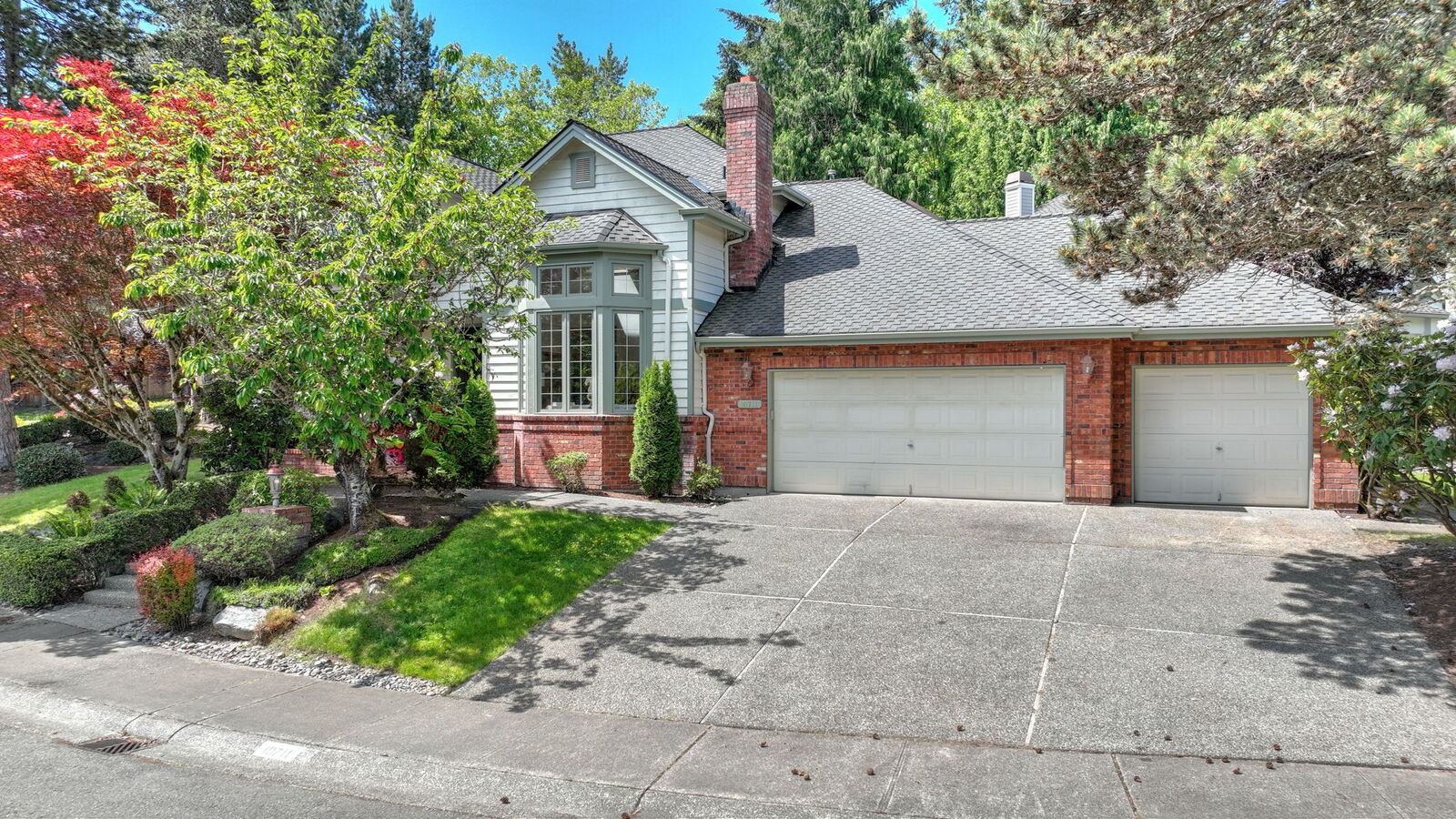 Property Photo: 10711 177th Court NE WA 98052