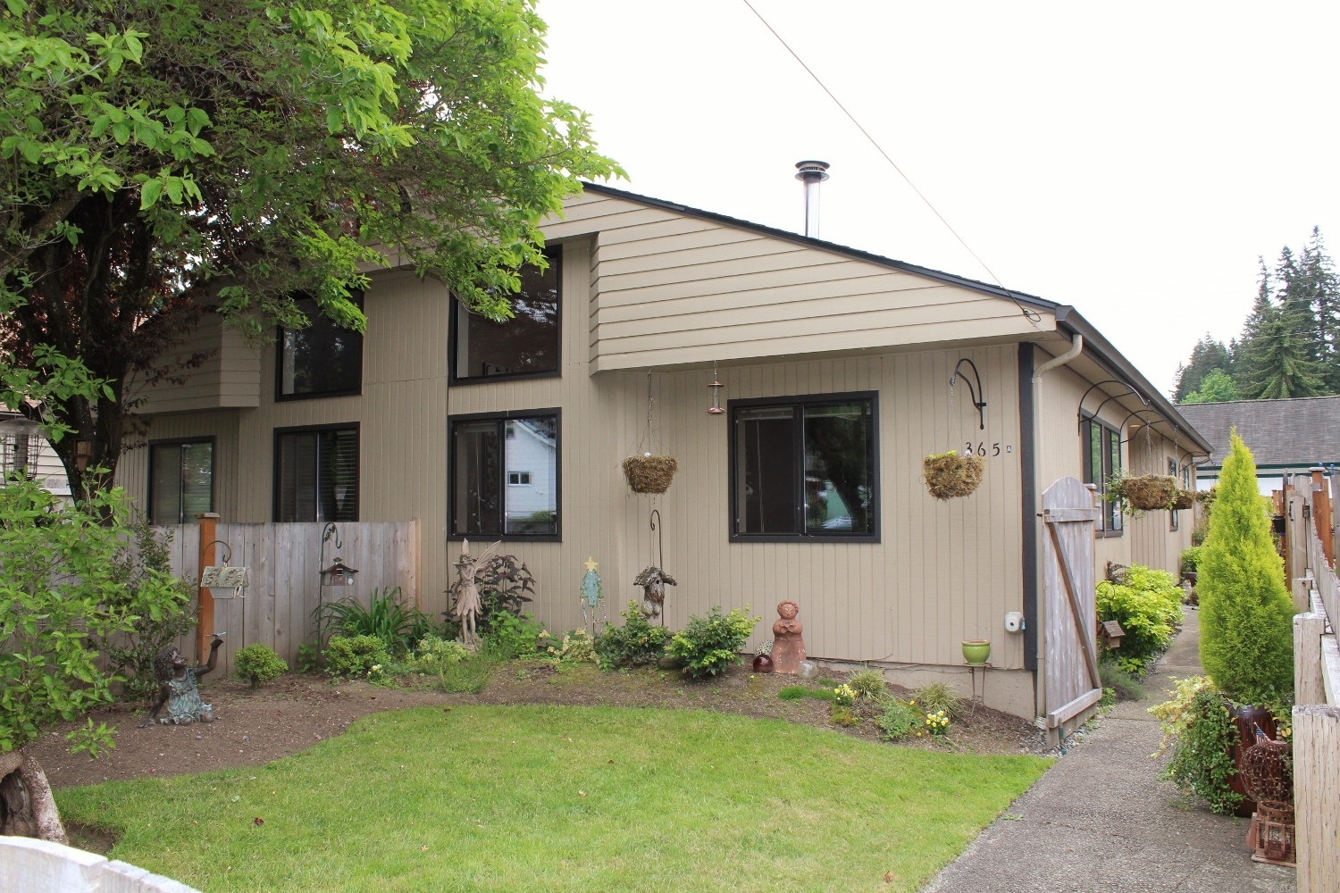 Property Photo:  365 SE Andrews Street A  WA 98027 