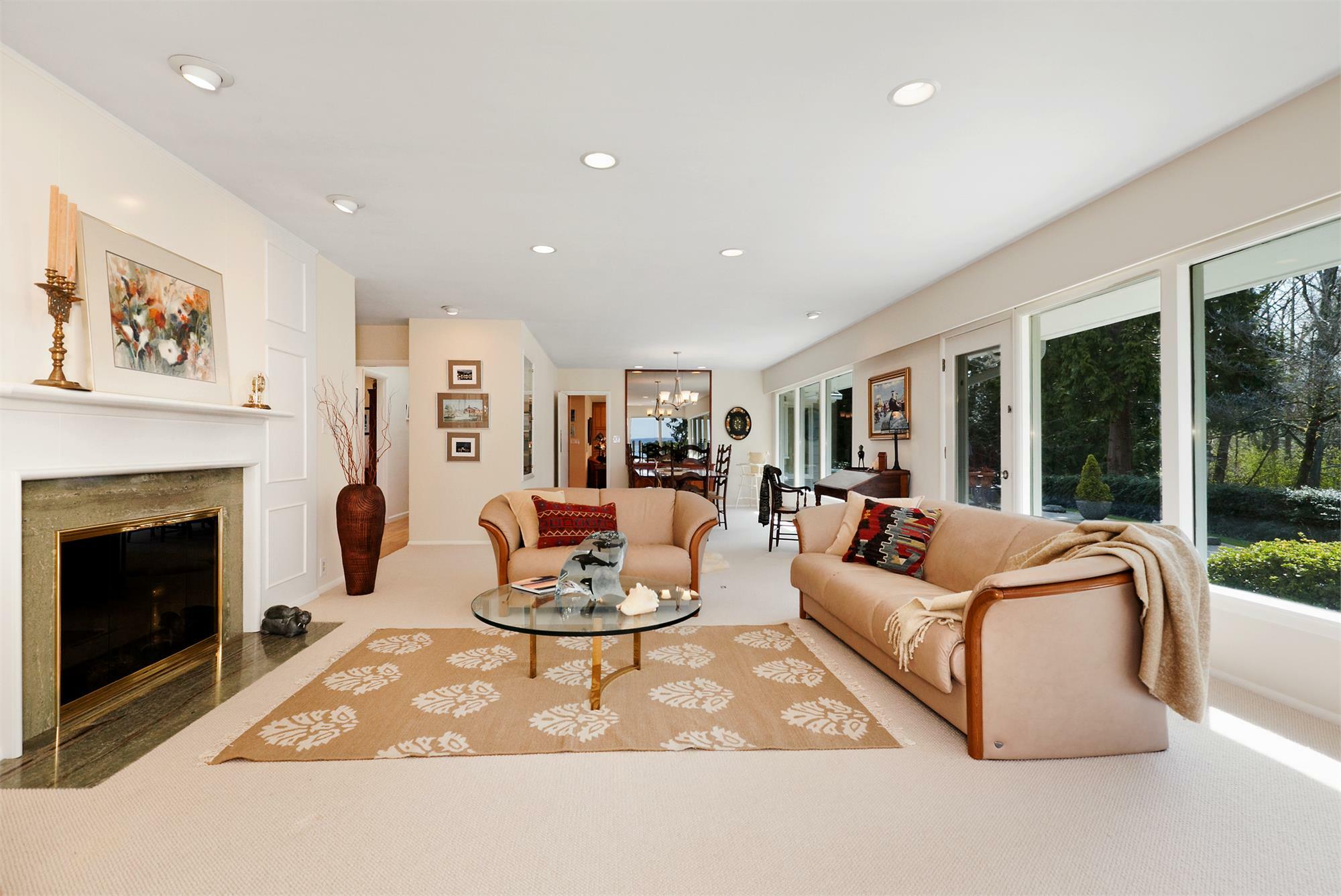 Property Photo: Main level living 520 Sharon Crest WA 98201