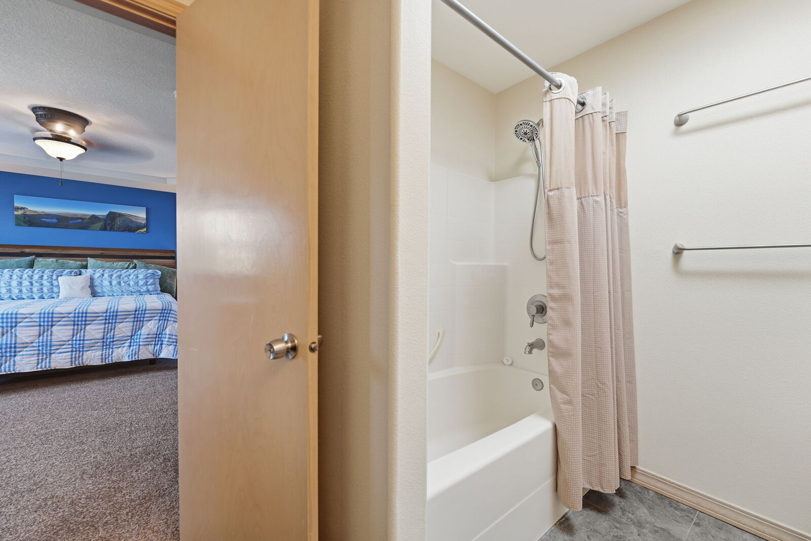 Property Photo: 1704 Maplewood Ave WA 99353