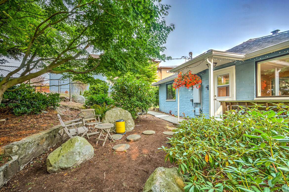 Property Photo:  2704 17th St  WA 98221 
