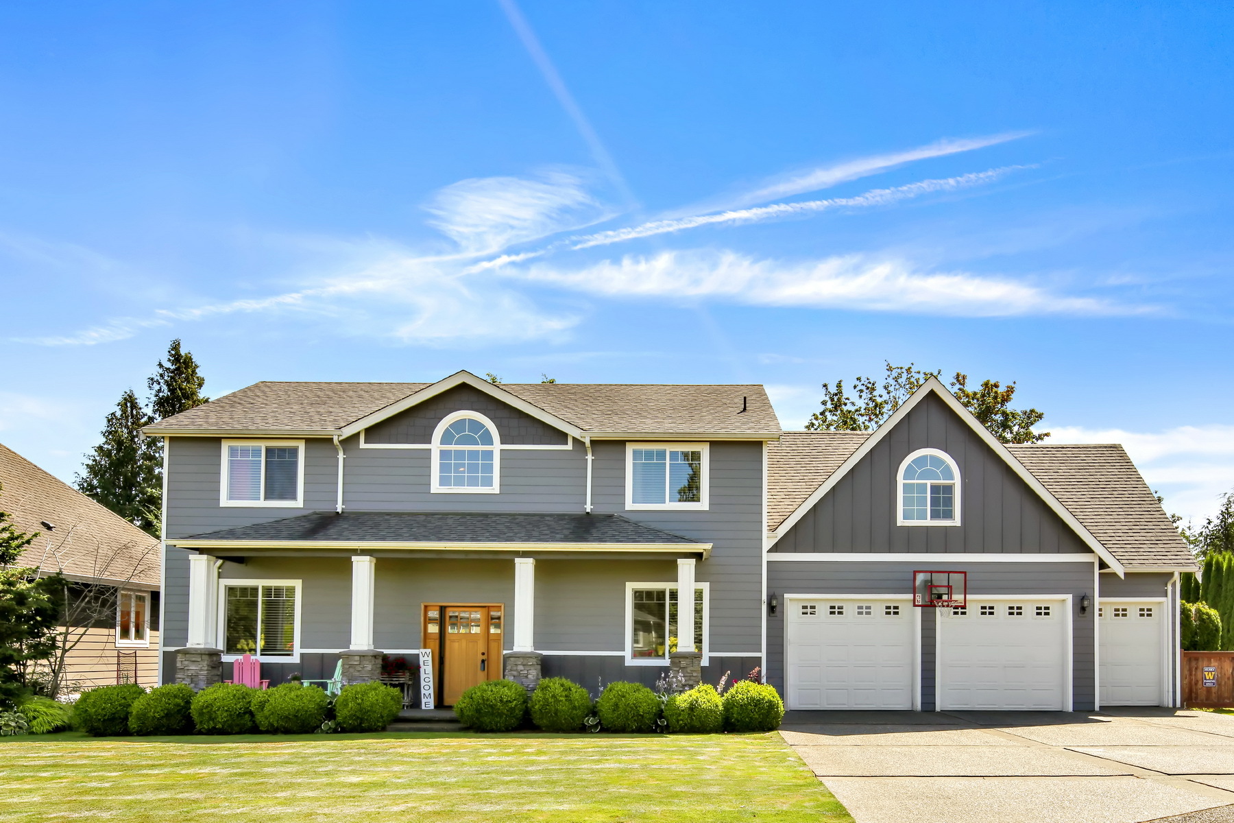 Property Photo: Exterior Views 637 Ivy St WA 98264