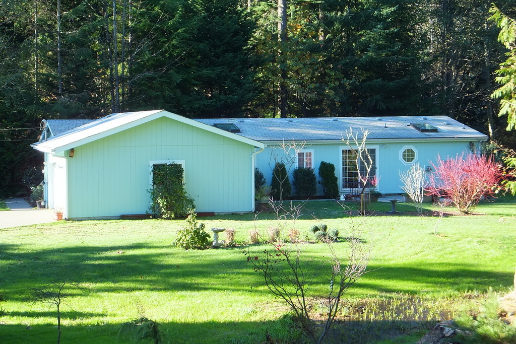 Property Photo:  1387 Lakewood Dr  WA 98282 