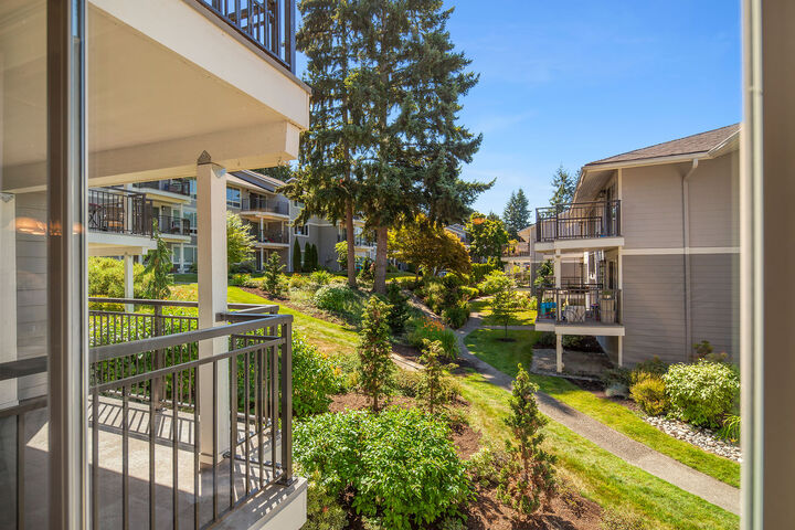 15212 NE 8th St F15  Bellevue WA 98007 photo