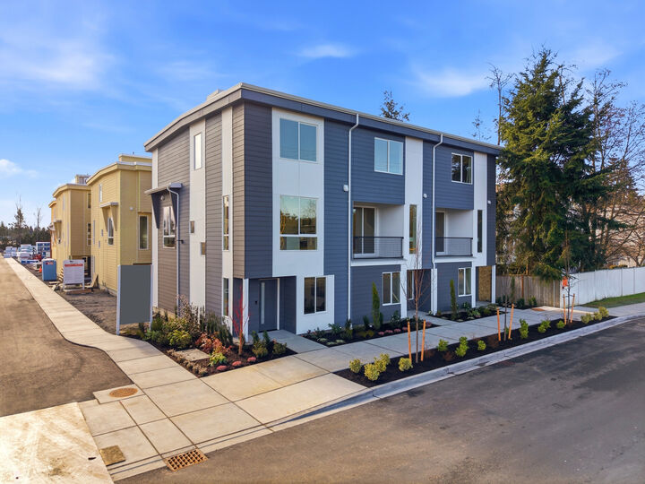 Property Photo:  222  124th Street SW D2  WA 98204 