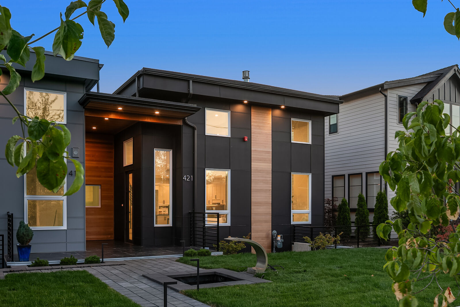 Property Photo: 421 14th Avenue W WA 98033