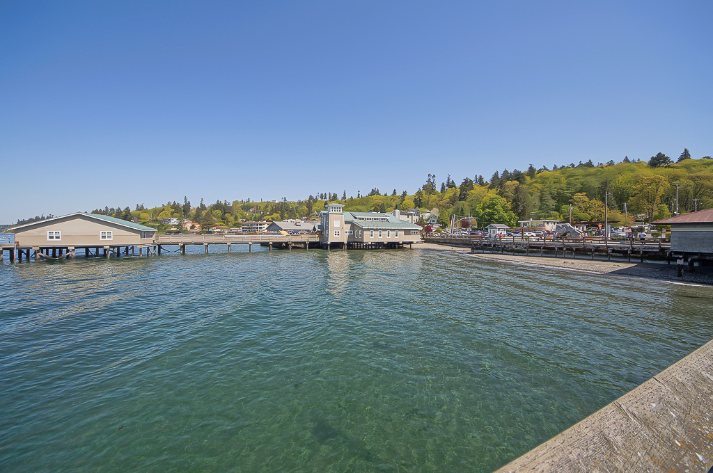 Property Photo: 28422 Redondo Beach Dr S WA 98198