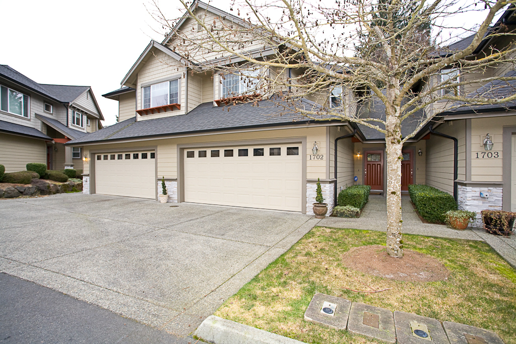 Property Photo:  13824 N Creek Drive 1702  WA 98012 