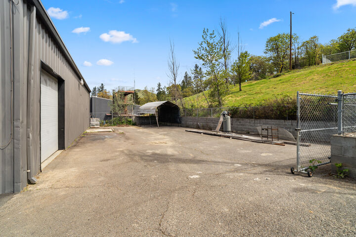 Property Photo:  5450 River Road  OR 97537 