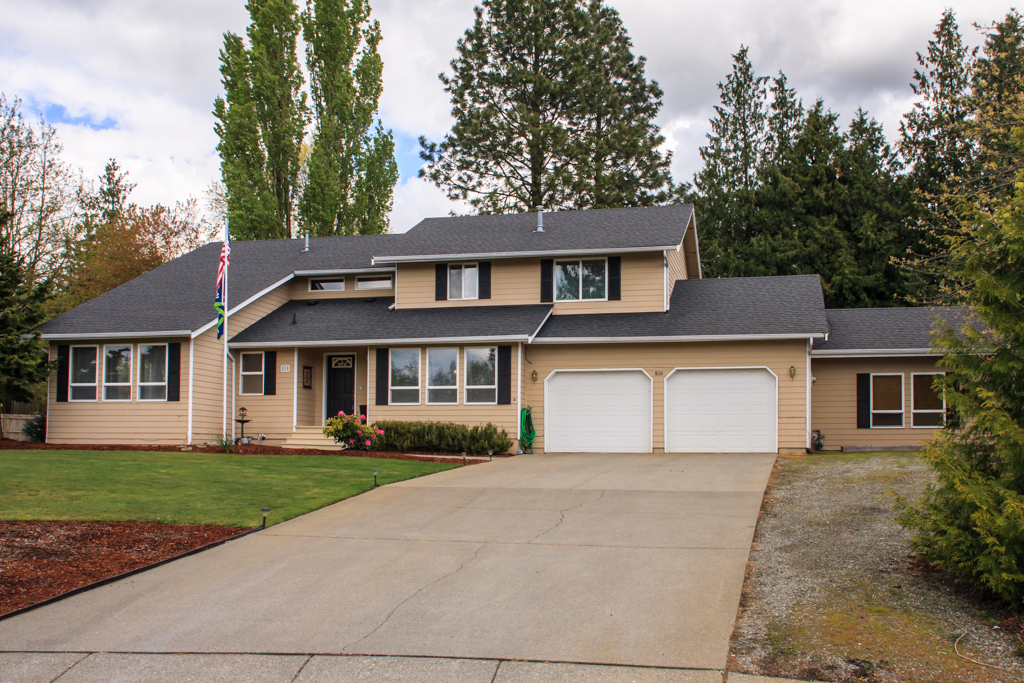 Property Photo:  810 S Park Ct  WA 98264 