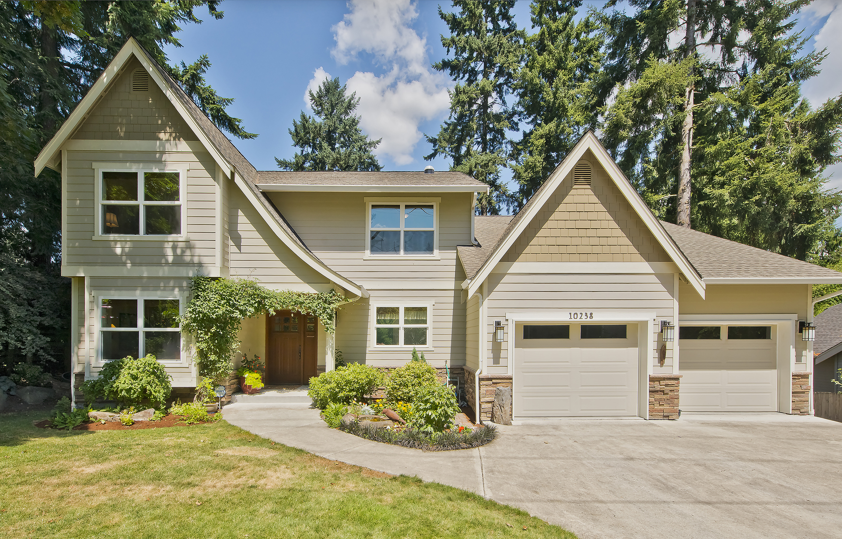 Property Photo:  10238 SE 8th St  WA 98004 