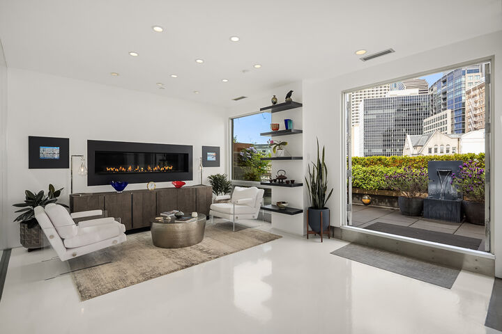 Property Photo:  100  1st Avenue S 16  WA 98104 