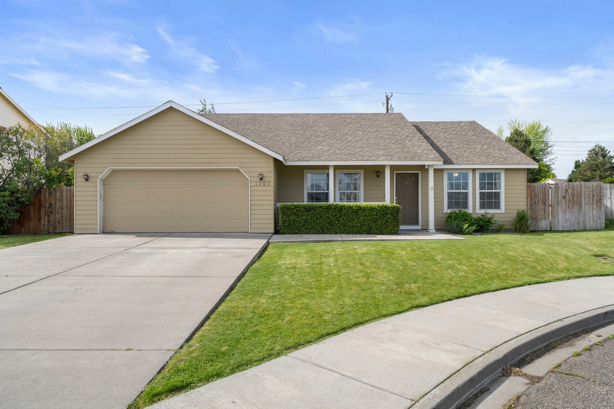 Property Photo: 1707 W 25th Place WA 99337