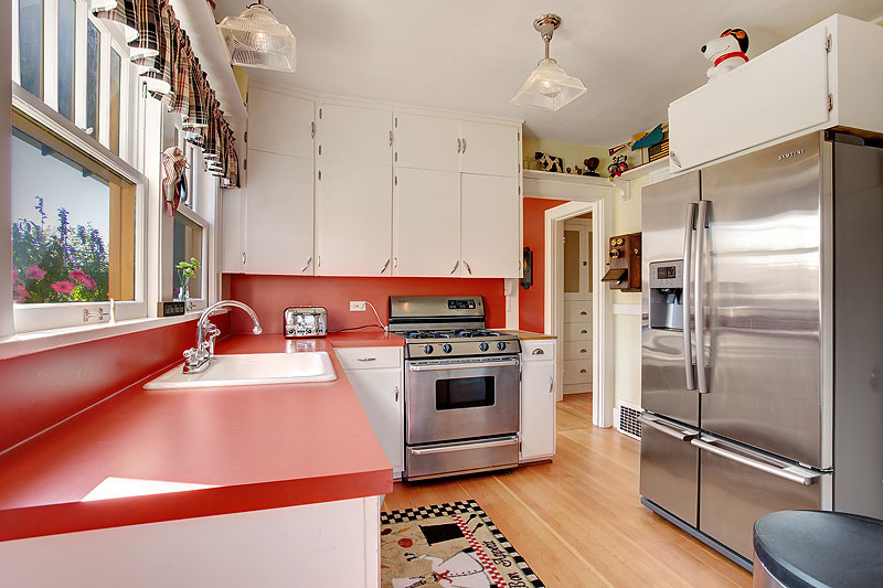 Property Photo: Beautiful street appeal 1431 Hoyt Avenue WA 98201