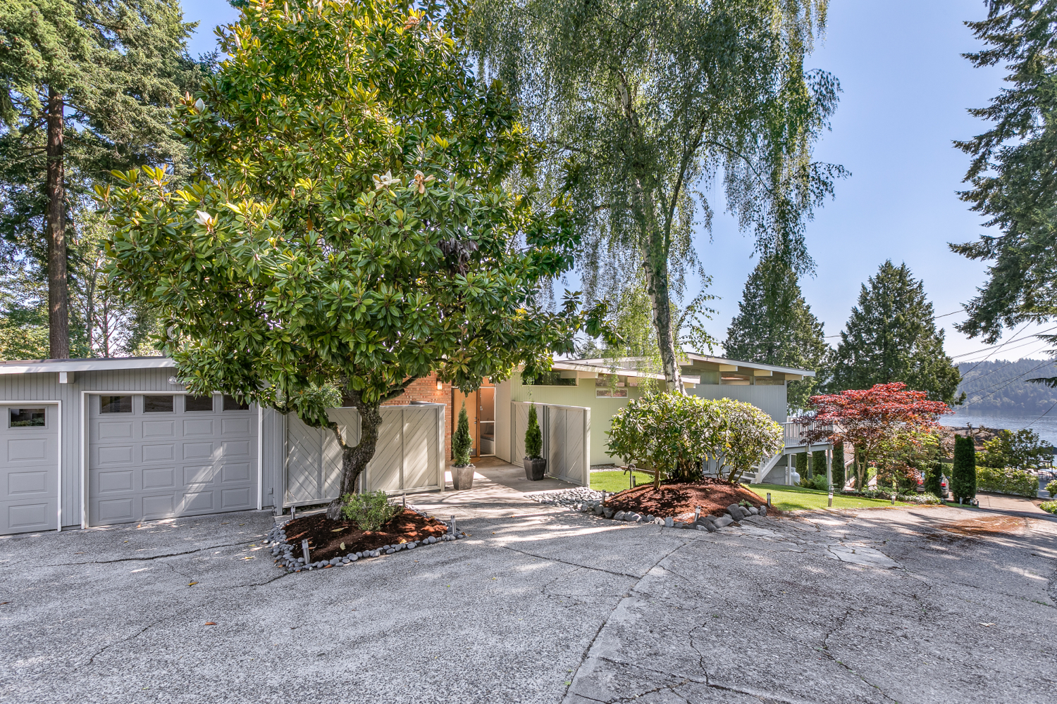 Property Photo: 3820 NE 145th Street WA 98155