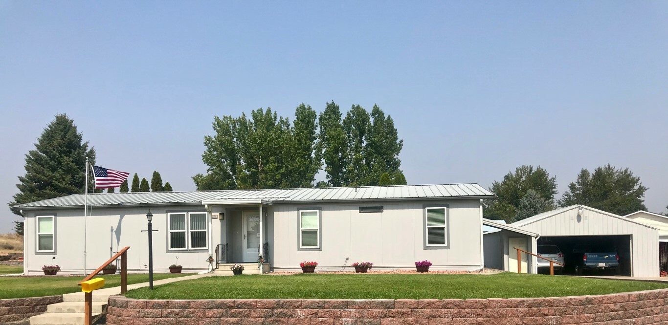 Property Photo: 3305 E 4th Ct WA 99021-8932