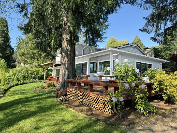 Property Photo:  91050 Leashore Dr  OR 97488 