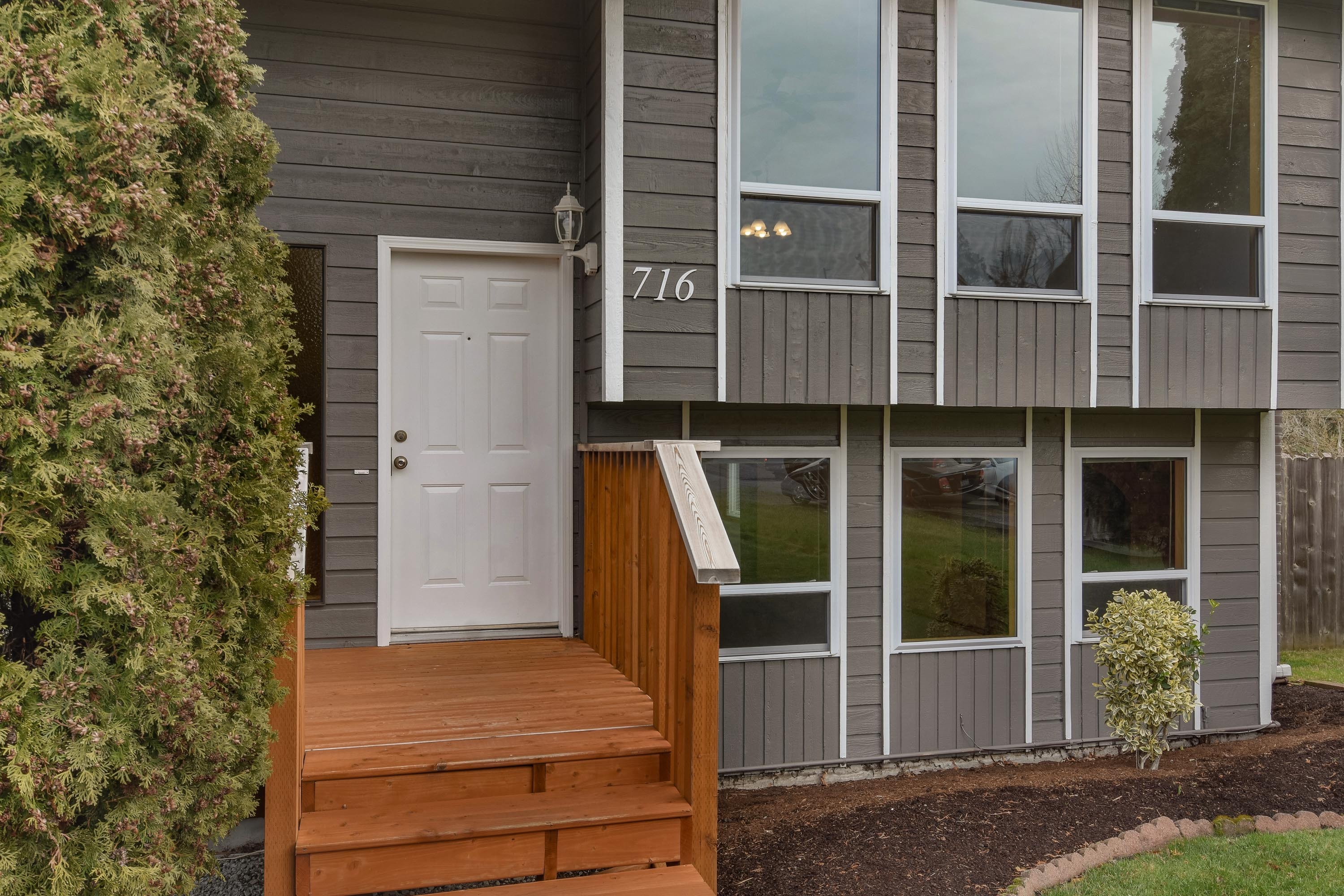 Property Photo: 716 N 18th Place 716 N 18th Place  WA 98273 