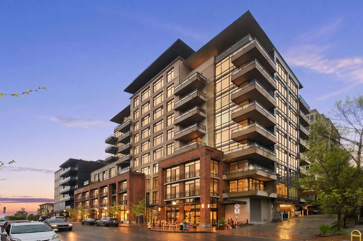 Property Photo:  10000  Main Street #605  WA 98004 