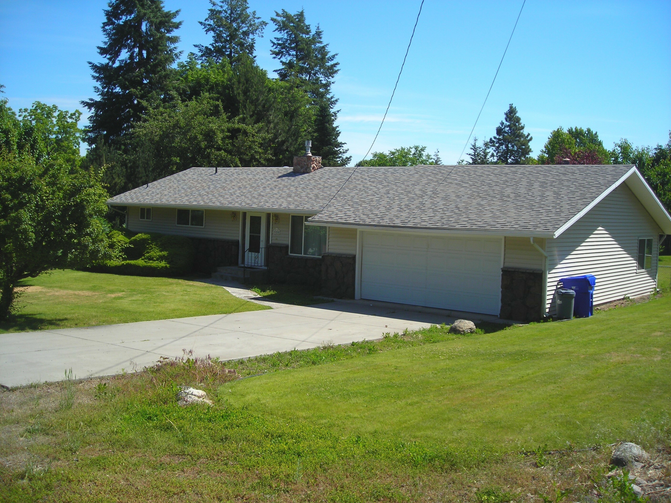 Property Photo:  925 S Adams Rd  WA 99037 