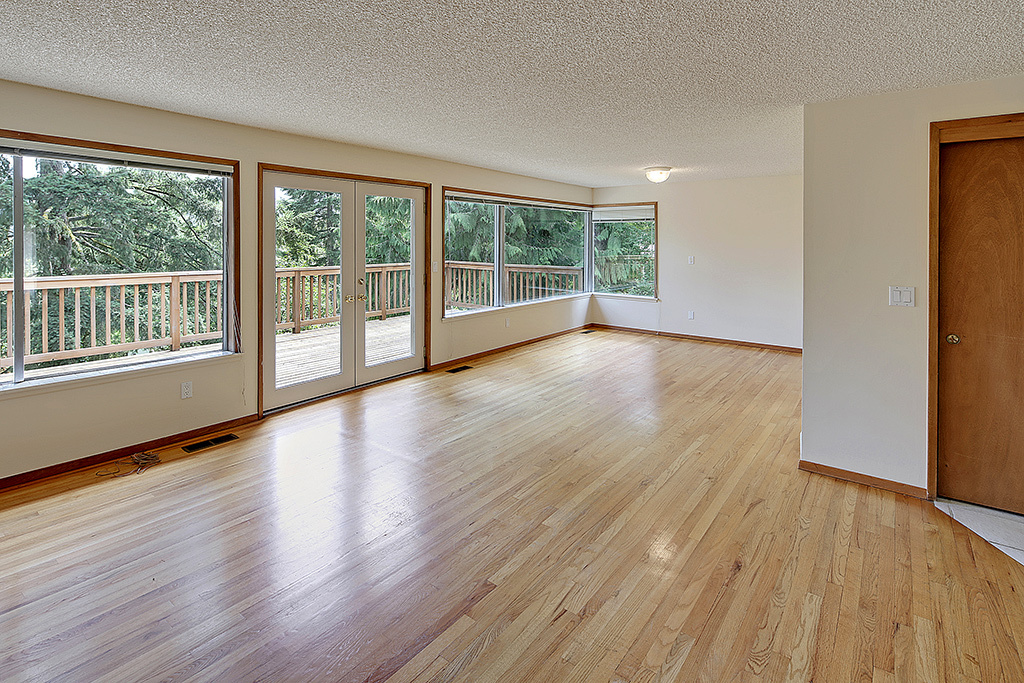 Property Photo: Living room/dining room 485 Mountain Park Blvd SW  WA 98027 