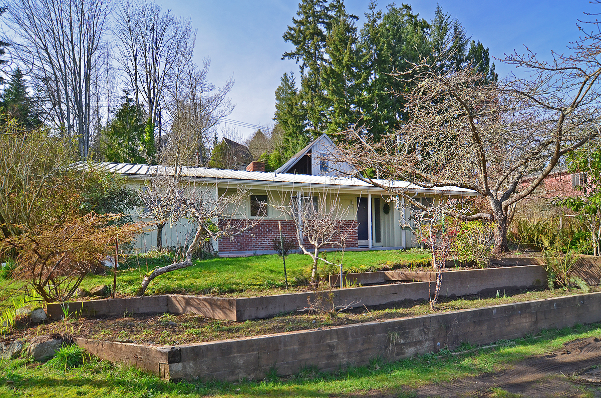 Property Photo: Robinwood 415 Robinwood Dr NE  WA 98110 