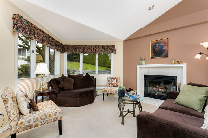 Property Photo:  1220 7th Ave S  WA 98020 