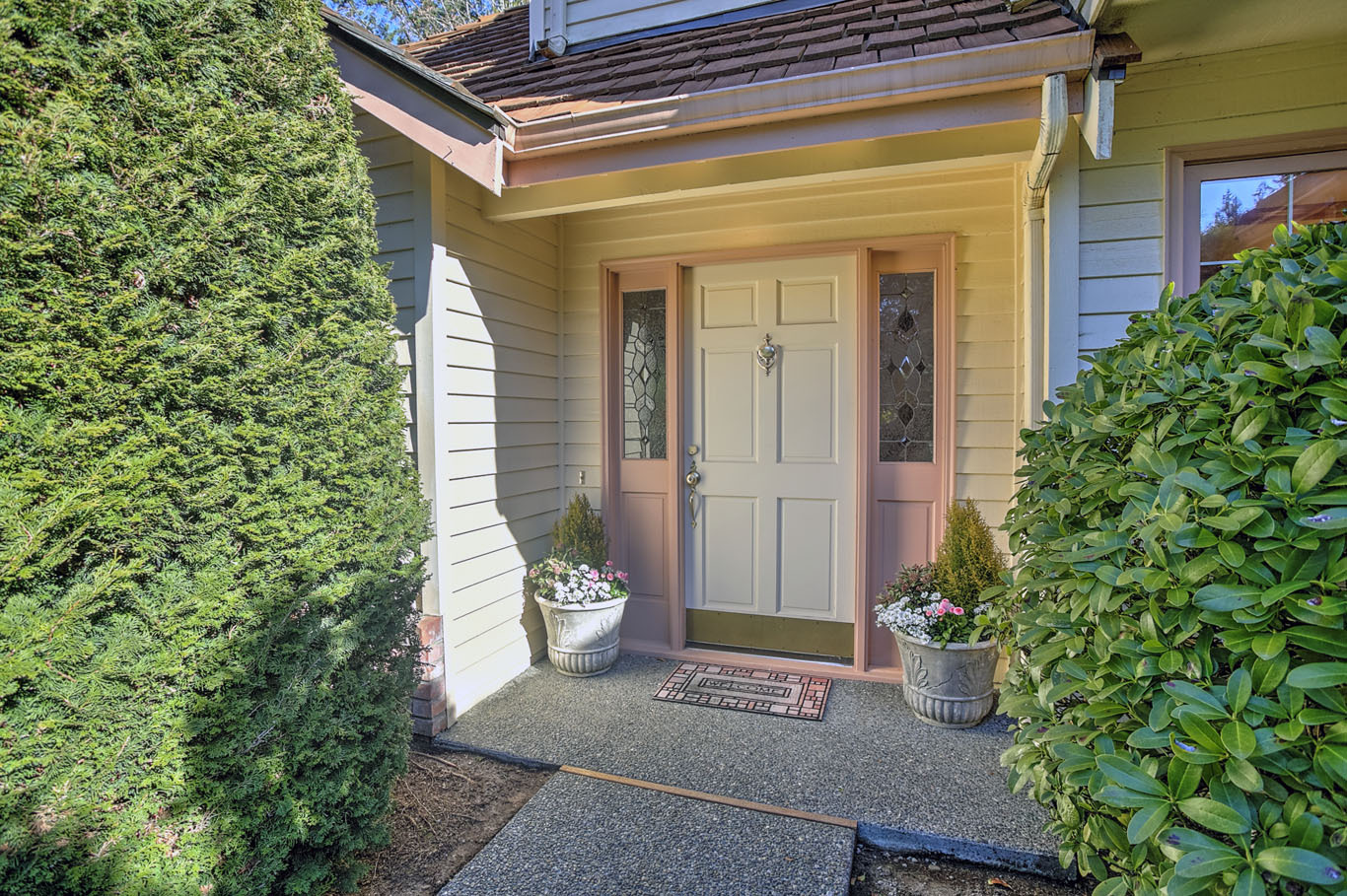 Property Photo: 24402 SE 44th Ct WA 98029