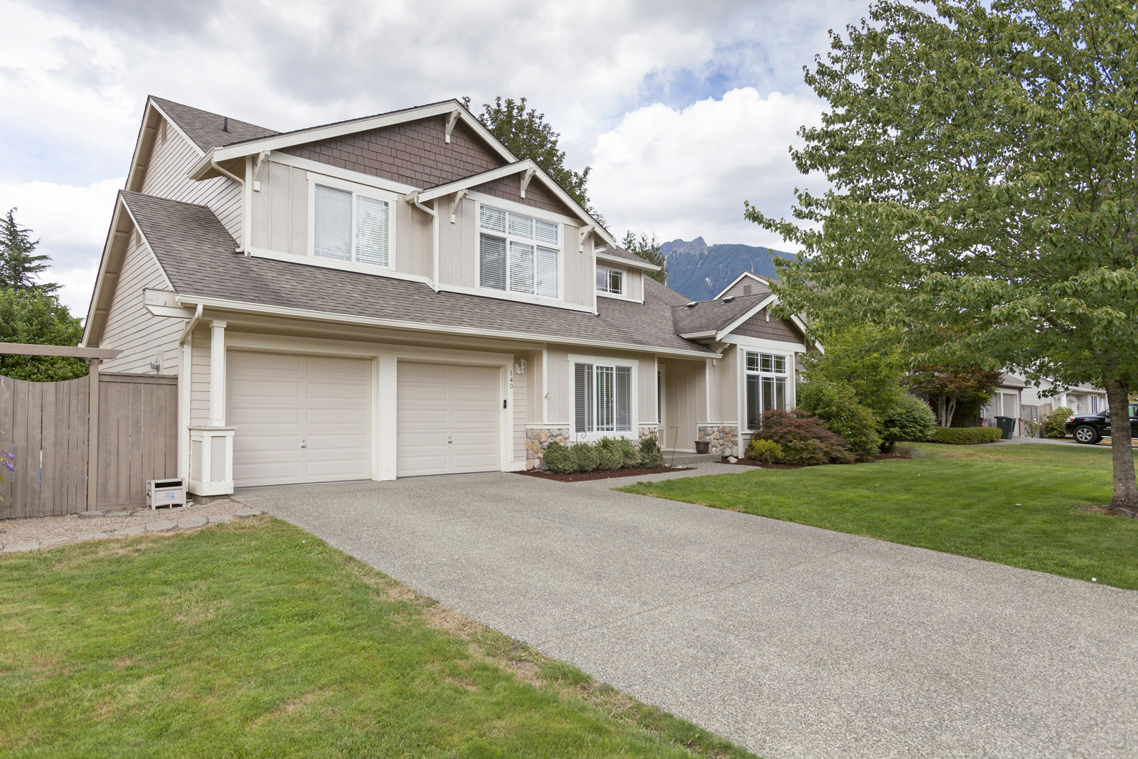 Property Photo:  140 SE 10th St  WA 98045 